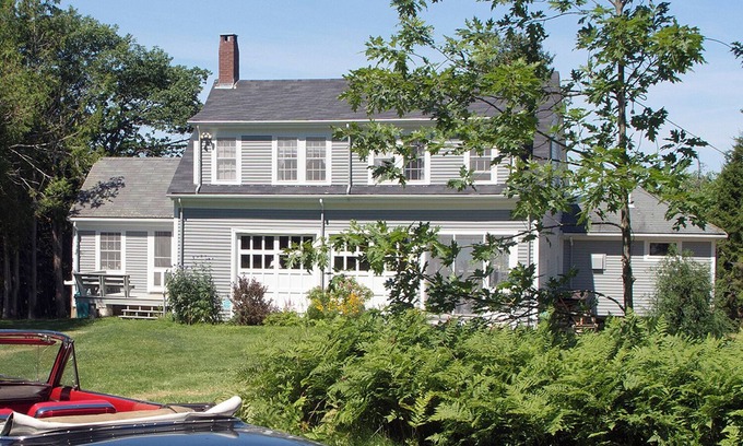 Sorrento House | A unique two-story house on the waterfront with a big lawn and stunning views