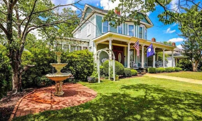 Anderson House | A Victorian Jewel circa 1907 w/modern accrutaments: Gourmet Ktch, Veranda, BBQ
