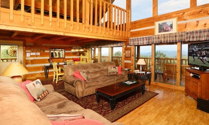 Gatlinburg - Pigeon Forge Cabin | A Walk In The Clouds: Cozy 2BR cabin in Sevierville with stunning mountain views.