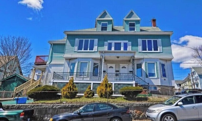 Gloucester House | A walk up to heaven!