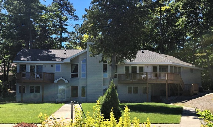 Rogers City House | A Wave From It All
