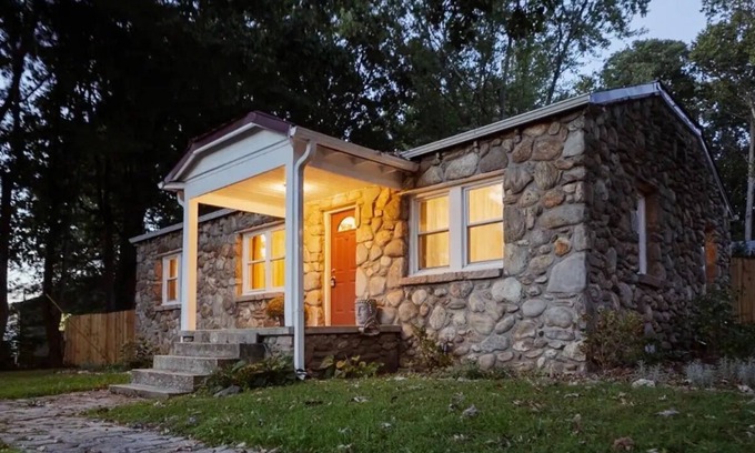 Hendersonville Cottage | a whimsical stay in the mountains