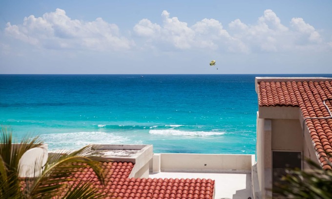Zona Hotelera Apartment | A WINDOW TO PARADISE