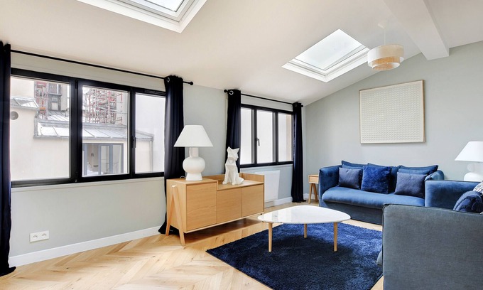 Montmartre Apartment | A Wonderful 2-BR/2BA in Montmartre