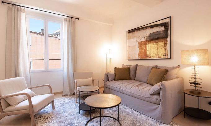 Old Town Apartment | A Wonderful 2-BR next to the Senequier - Heart of Saint Tropez