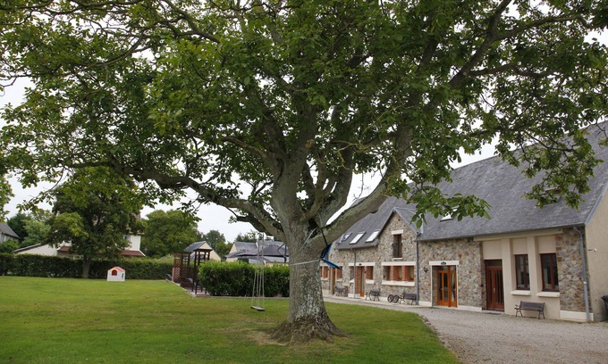 Sainteny Cottage | A wonderful family vacation home from home - and a great garden for the kids!