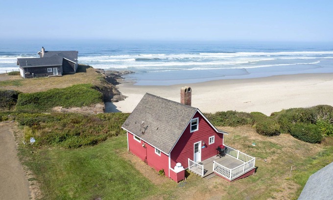 Yachats House | A Yachats Classic With An Incredible Ocean View, Tide Pools & Sandy Beach!