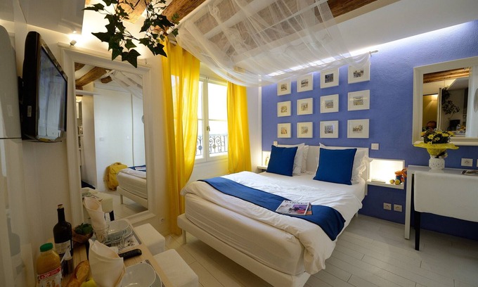 3rd Arrondissement Apartment | A3DG Blue cheese