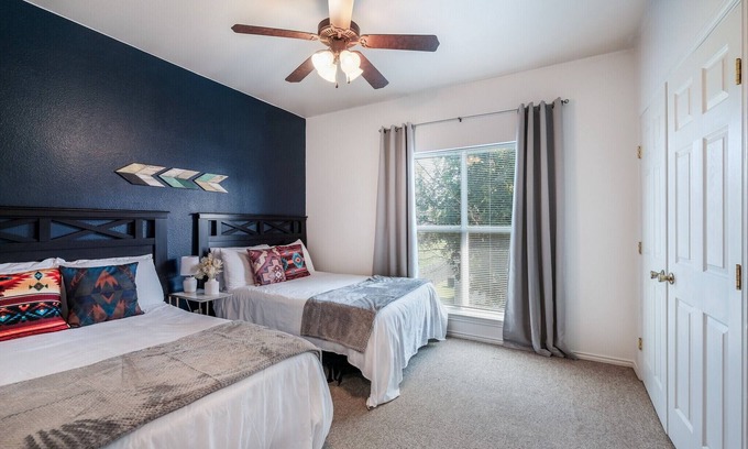 Medical Center District Apartment | AA3 10% OFF! Mins to Methodist & Medical Center