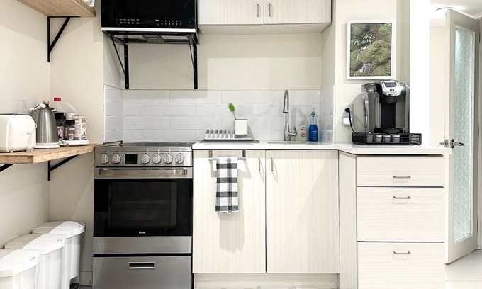 Waterloo Apartment | AAA location. Best location in Waterloo. Private Larger Bedroom A