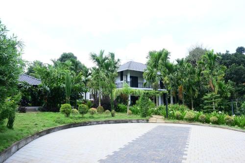 Somvarpet Resort | Aarna The Baane