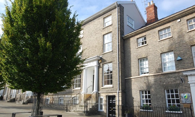 Bury St Edmunds Apartment | ABBEY GARDENS APARTMENT, BURY ST EDMUNDS, romantic in Bury St Edmunds
