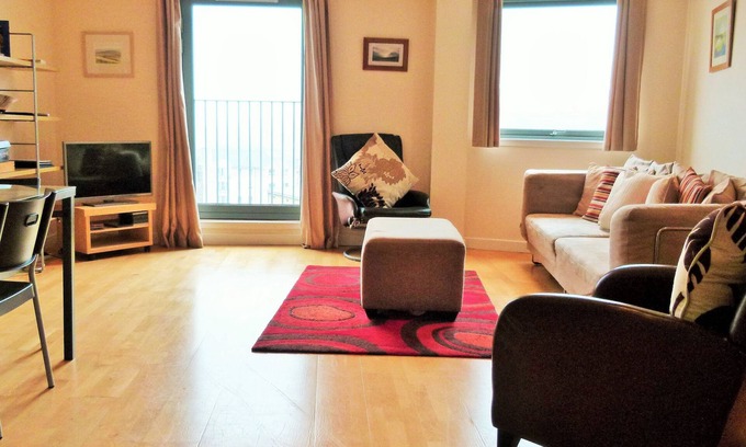 Edinburgh Apartment | Abbey- Nice Edinburgh CityCenter Apartment