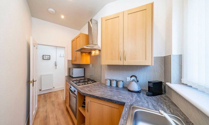 Glenisla Apartment | Abbotsford Apartment - Well Placed in the West End