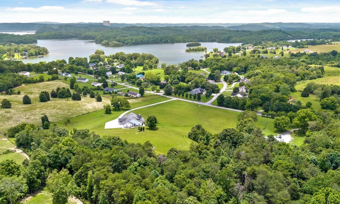 Spring City House | Abby Mae Country Home 6Bedroom, 7Bath on 13 Acres in Rhea County