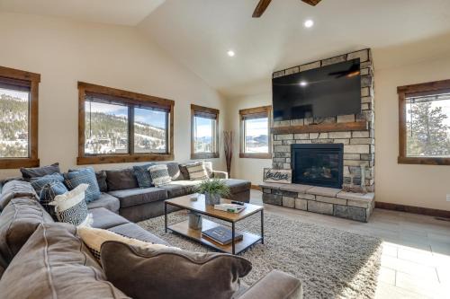 Innsbruck Val Moritz House | about 3 Mi to Granby Ranch Spacious Cabin Home!