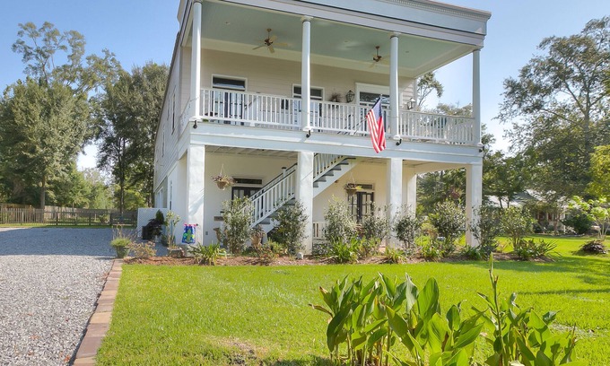 Mandeville Bed & Breakfast | About Trace B&B, in the Heart of Old Mandeville.