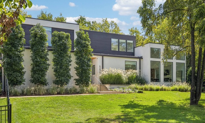 Brentwood House | Above Nashville Icon I Modern I Pool&Spa I Location I Luxury Services