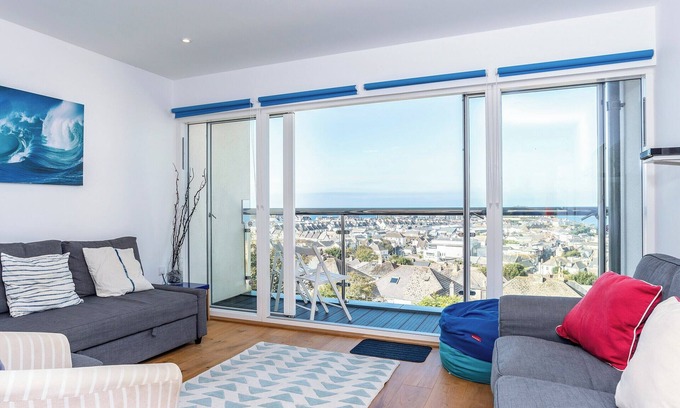 Newquay House | Above Towan at 8 Quay Court