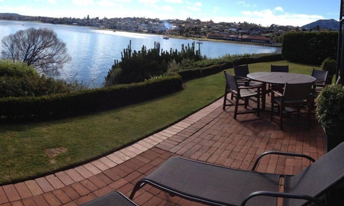 Two Mile Bay Apartment | ABSOLUTE LAKE FRONT yet PRIVATE