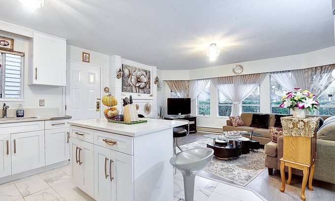 Riley Park-Little Mountain House | Absolute 2BDR Q E/Riley Park/Main/Cambie Garden Retreat/mins Downtown/Parking