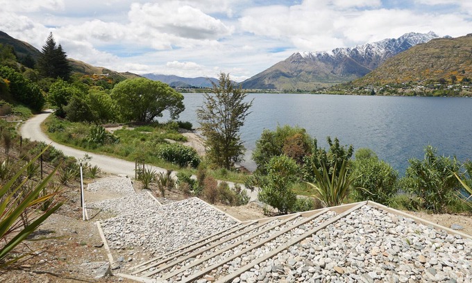 Queenstown Cottage | ABSOLUTE LAKEFRONT - QUEENSTOWN APARTMENT in Queenstown