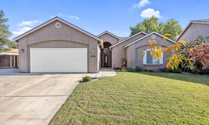 Visalia House | Abundant 3B/2b House Pet Friendly