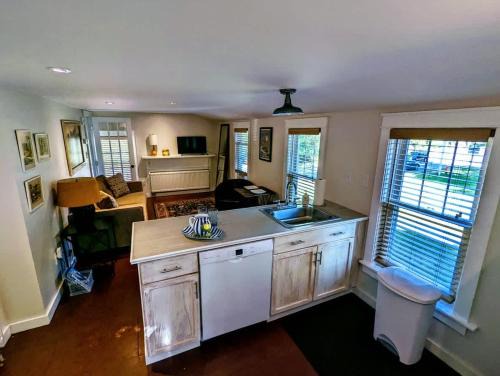 Southwest Harbor Apartment | Acadia Park Suites 2