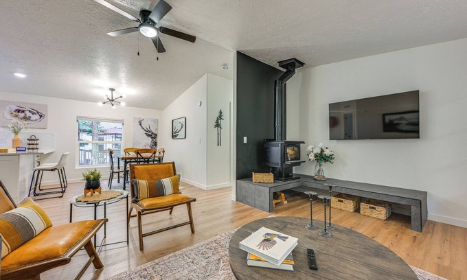 Hoodsport House | Access to Lake Cushman: Forested Hoodsport Home!