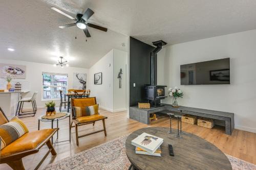 Hoodsport House | Access to Lake Cushman Forested Hoodsport Home!