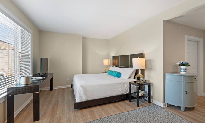 Falmouth Heights Apartment | Accessible 1 King Bed Premium Suite