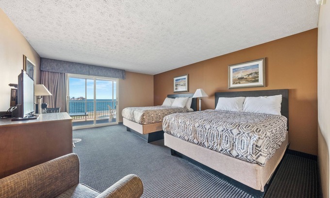Put-in-Bay Hotel | Accessible 2 Queen Room at Put-in-Bay