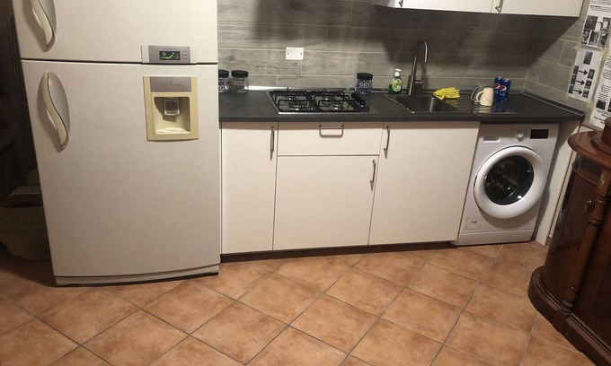 Portici Apartment | Accogliente Appartamento con Cucina, Camera e Parcheggio