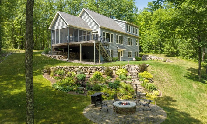 Drummond House | Accommodates up to 14 guests, great location!