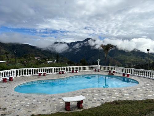 Calima House | Accommodation Cabin Lake Calima Spectacular Court