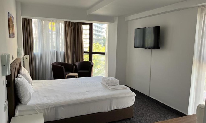 Sector 3 Bed & Breakfast | Acomodoro Residence
