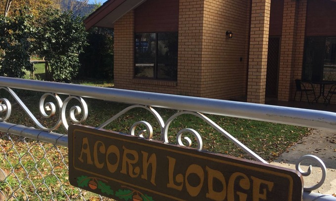 Bright House | Acorn Lodge- 2 bedroom townhouse in the centre of