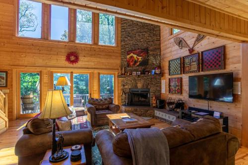 Seven Devils House | Acorn Lodge