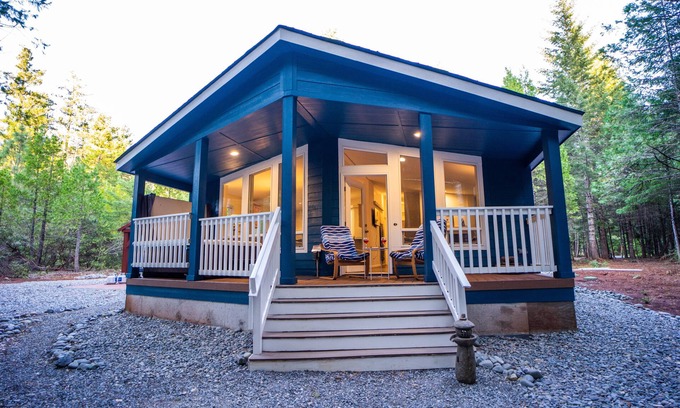 Gasquet House | Acreage Redwood Country. Hot Tub!
