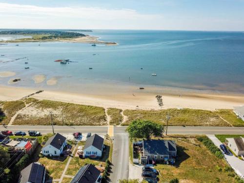 Wellfleet House | Across from Mayo beach walk to downtown