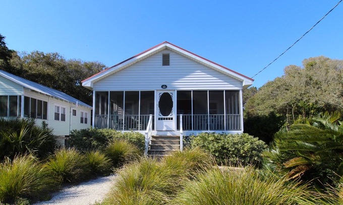 Folly Beach House | Across the street from the beach~ Bonnie Dune