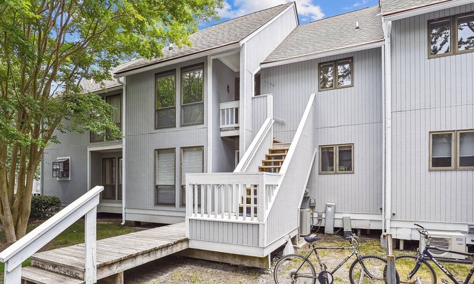 Bethany Beach House | Activities included up to $300 FREE PER WEEK! Bright and pretty second-floor 3-bedroom, 2-bath Sea Colony unit with all of the modern conveniences