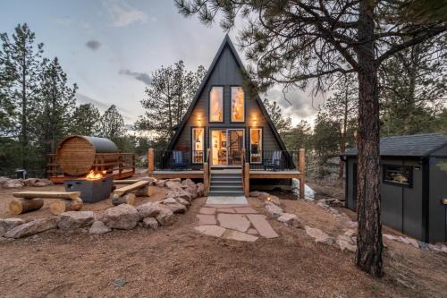 Florissant House | Acute Cabin Nature History Dog-Friendly Sauna
