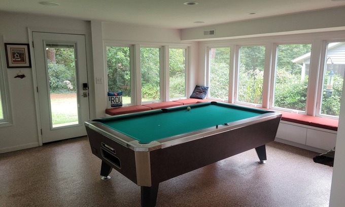 Northwest Raleigh Apartment | ADA King near Crabtree, PNC Arena, State Fairgrounds, NCMA
