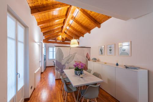 Alba House | AdaGio Holiday Home, Alba center