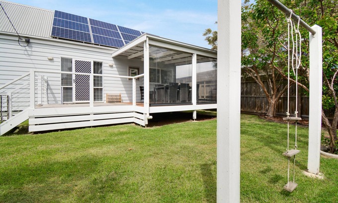 Indented Head House | Adams Retreat