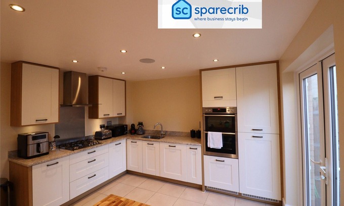 Runnymede House | Addlestone, Spacious Four-Bedroom Townhouse