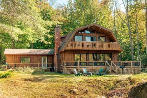 Wilmington House | ADK Whiteface Chalet with Hot Tub, Dog Friendly!