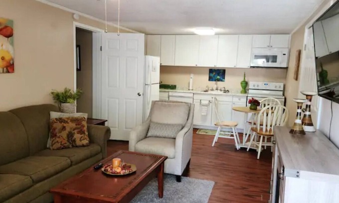 Cleveland Apartment | Adkisson Villa ★NEWLY REDONE★ Best Location! 2 MIN >I75, Arcade table PACMAN