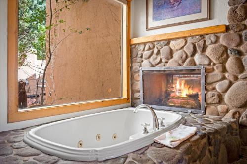 Oak Creek Villa | Adobe Village Villa with Private Patio- Wilderness villa